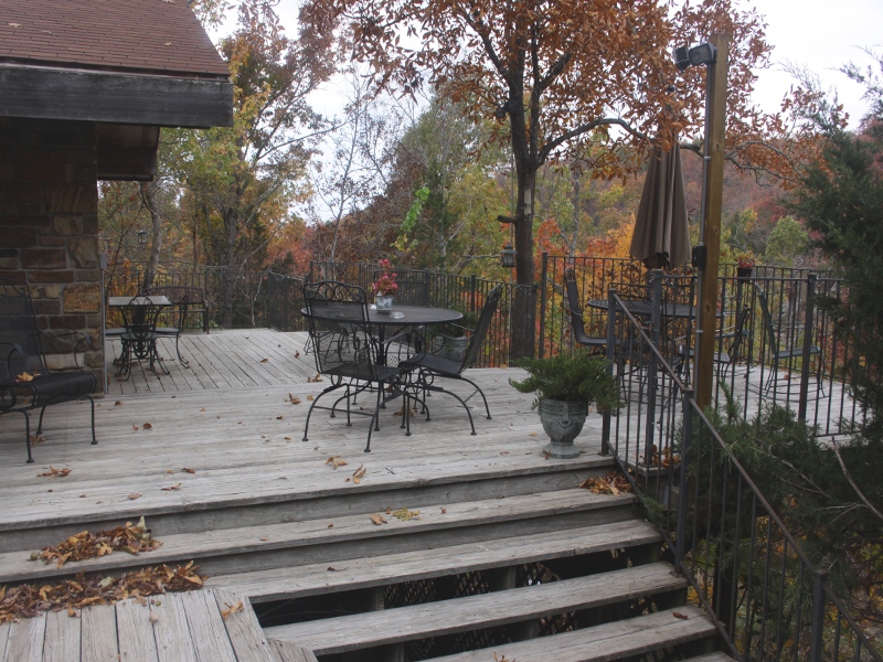 Azalea Falls Large Deck Can Handle A Big Crowd
